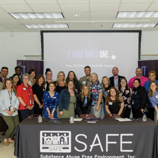 First Lady poses with SAFE group