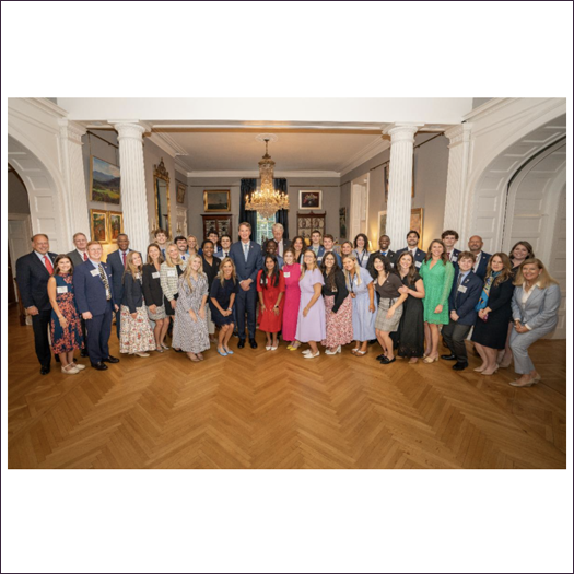 Governor and First Lady of Virginia poses with group of people